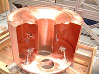 Screen cooled to -220°C and placed around the coil to avoid thermal losses.<br/>CEA