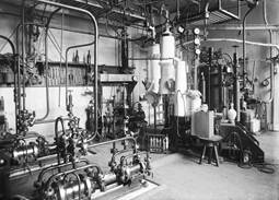 le liquéfacteur d’hélium de K. Onnes , Credits: Museum Boerhaave, Leiden, http://www.museumboerhaave.nl/ 