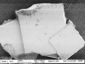 Un monocristal solide supraconducteur à l’échelle du millimètre, Crédits : D. Colson, DSM/IRAMIS/SPEC