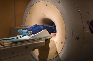 extérieur d’une bobine d’IRM ; CNRS Photothèque / Benoît RAJAU
