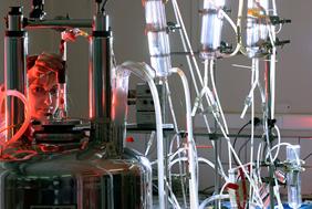 Expériences de RMN en chimie ; Credits : CNRS Photothèque / Christophe LEBEDINSKY